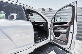 2021 Bentley Bentayga V8 - miniatura 22