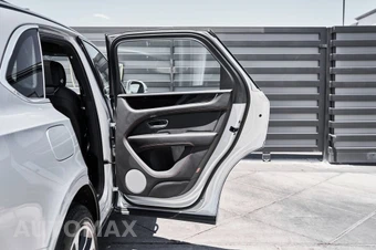2021 Bentley Bentayga V8 - miniatura 24