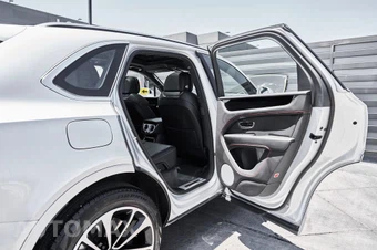 2021 Bentley Bentayga V8 - miniatura 25