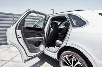 2021 Bentley Bentayga V8 - miniatura 27