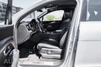2021 Bentley Bentayga V8 - miniatura 30
