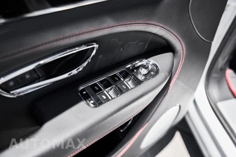 2021 Bentley Bentayga V8 - miniatura 31