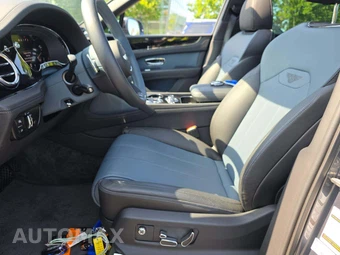 2021 Bentley Bentayga V8 - miniatura 3