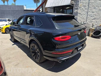 2021 Bentley Bentayga V8 - miniatura 2