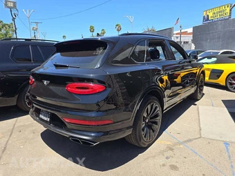 2021 Bentley Bentayga V8 - miniatura 3