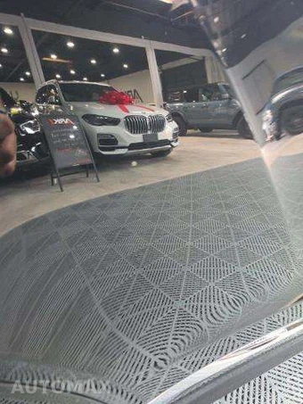 2021 Bentley Bentayga V8 - miniatura 6