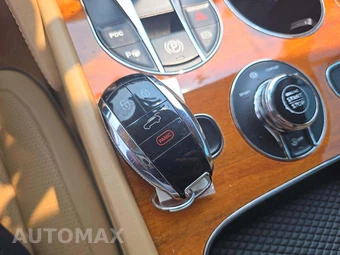 2021 Bentley Bentayga V8 - miniatura 5