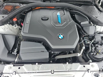 2021 BMW 3 Series Sedan 330e xDrive - miniatura 22