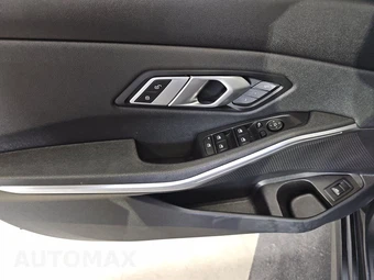 2021 BMW 3 Series Sedan 330i xDrive - miniatura 9