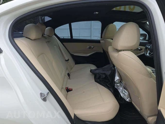 2021 BMW 3 Series Sedan 330i xDrive - miniatura 16