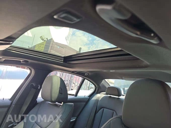 2021 BMW 3 Series Sedan 330i xDrive - miniatura 11