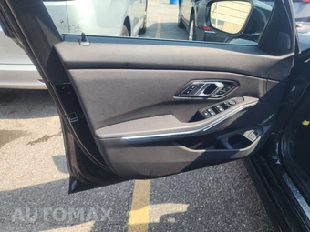 2021 BMW 3 Series Sedan 330i xDrive - miniatura 9