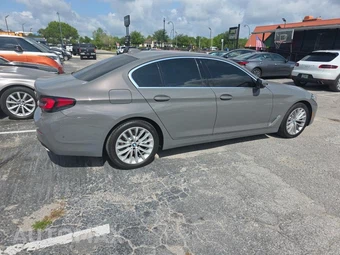 2021 BMW 5 Series Sedan 530i - miniatura 4