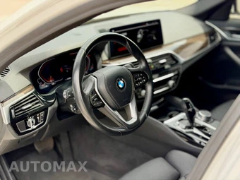 2021 BMW 5 Series Sedan 530i - miniatura 13
