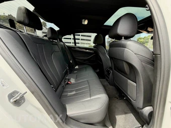 2021 BMW 5 Series Sedan 530i - miniatura 22