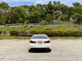 2021 BMW 5 Series Sedan 530i - miniatura 9