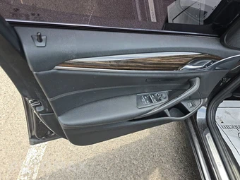 2021 BMW 5 Series Sedan 530i xDrive - miniatura 9