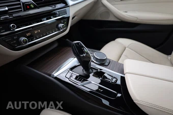 2021 BMW 5 Series Sedan 540i - miniatura 9