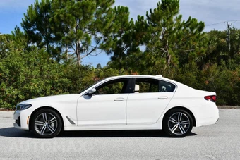 2021 BMW 5 Series Sedan 540i xDrive - miniatura 23