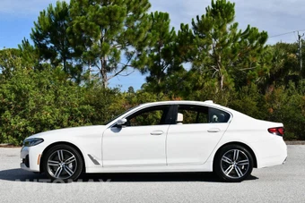 2021 BMW 5 Series Sedan 540i xDrive - miniatura 3