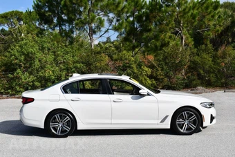 2021 BMW 5 Series Sedan 540i xDrive - miniatura 31