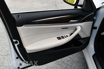 2021 BMW 5 Series Sedan 540i xDrive - miniatura 39