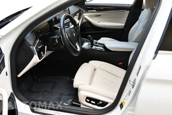 2021 BMW 5 Series Sedan 540i xDrive - miniatura 42