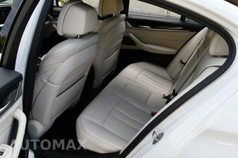 2021 BMW 5 Series Sedan 540i xDrive - miniatura 45