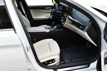 2021 BMW 5 Series Sedan 540i xDrive - miniatura 46