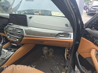 2021 BMW 5 Series Sedan M550i xDrive - miniatura 19