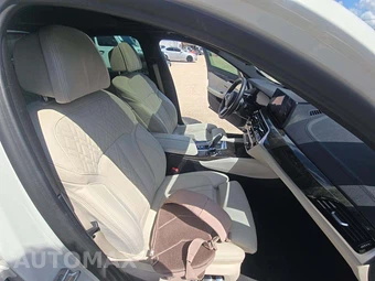 2021 BMW 5 Series Sedan M550i xDrive - miniatura 15