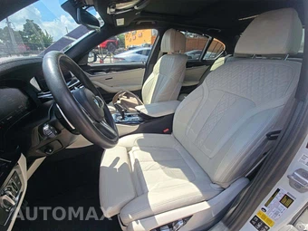 2021 BMW 5 Series Sedan M550i xDrive - miniatura 3