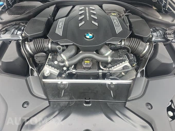 2021 BMW 5 Series Sedan M550i xDrive - miniatura 15