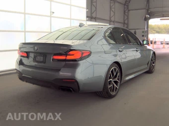 2021 BMW 5 Series Sedan M550i xDrive - miniatura 4