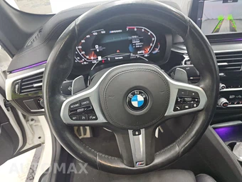 2021 BMW 5 Series Sedan M550i xDrive - miniatura 10