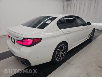 2021 BMW 5 Series Sedan M550i xDrive - miniatura 4