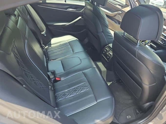 2021 BMW 5 Series Sedan M550i xDrive - miniatura 15