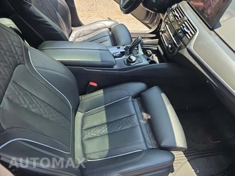 2021 BMW 5 Series Sedan M550i xDrive - miniatura 17