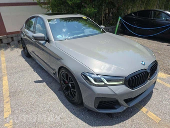 2021 BMW 5 Series Sedan M550i xDrive - miniatura 4