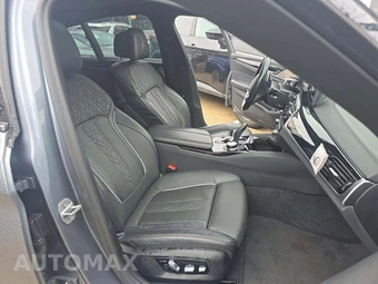 2021 BMW 5 Series Sedan M550i xDrive - miniatura 18