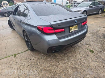 2021 BMW 5 Series Sedan M550i xDrive - miniatura 2