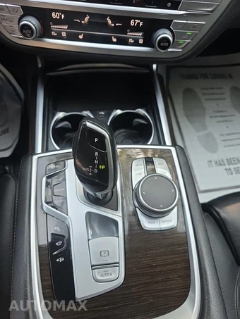 2021 BMW 7 Series Sedan 740i – miniatura 31