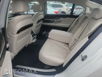 2021 BMW 7 Series Sedan 750i xDrive - miniatura 13