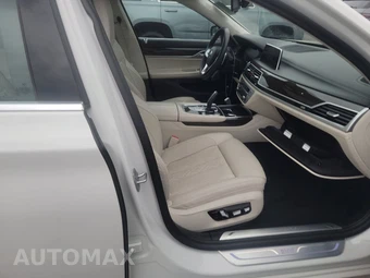 2021 BMW 7 Series Sedan 750i xDrive - miniatura 8