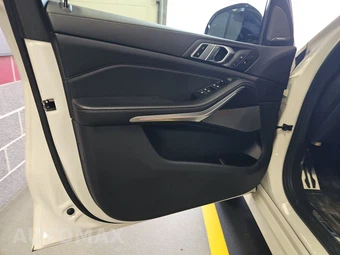 2021 BMW X5 Sports Activity Vehicle M50i - miniatura 9