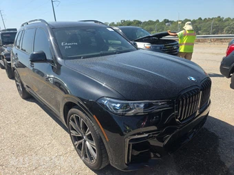 2021 BMW X7 Sports Activity Vehicle M50i - miniatura 3