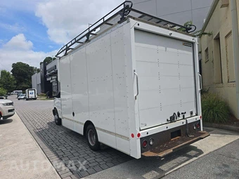 2021 Chevrolet Express 3500 Cutaway 1WT DRW - miniatura 2
