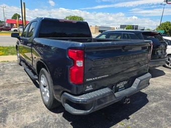 2021 Chevrolet Silverado 1500 Custom Crew Cab Short Bed 1CX - miniatura 2