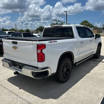 2021 Chevrolet Silverado 1500 LTZ Crew Cab Short Bed 1LZ - miniatura 7