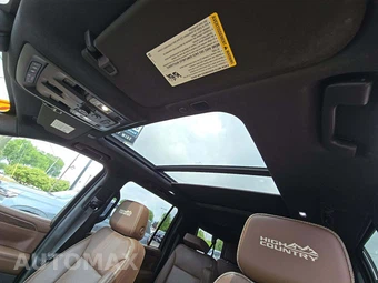 2021 Chevrolet Suburban High Country 3LZ - miniatura 11
